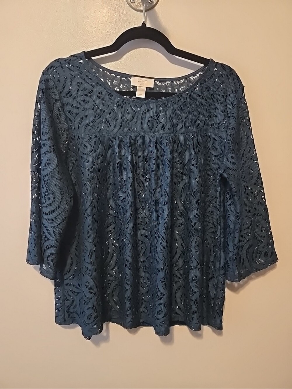 Loft Women's Green Lace Top  3/4 Sleeve. Size Petite Medium